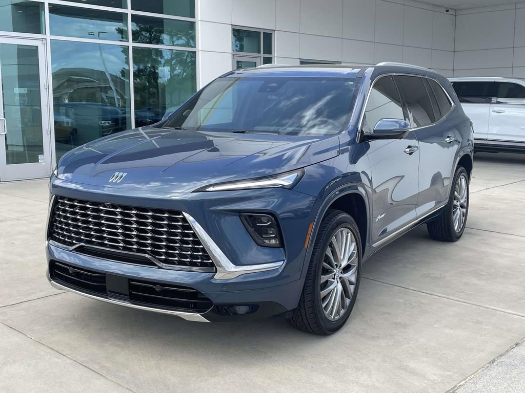 Used 2025 Buick Enclave Avenir w/ Super Cruise Package image 2