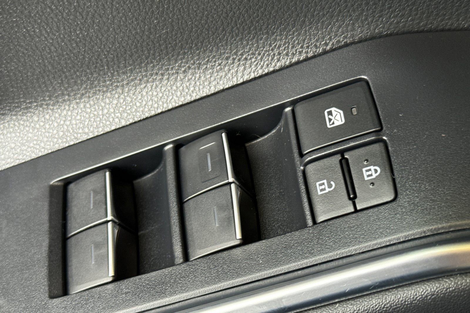 Used 2024 Toyota Highlander Platinum image 13