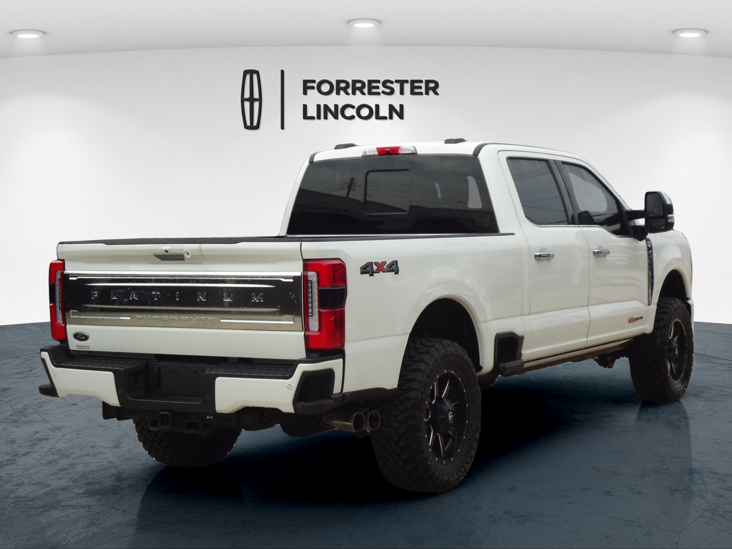 Used 2023 Ford F250 Platinum AWD/4WD image 3