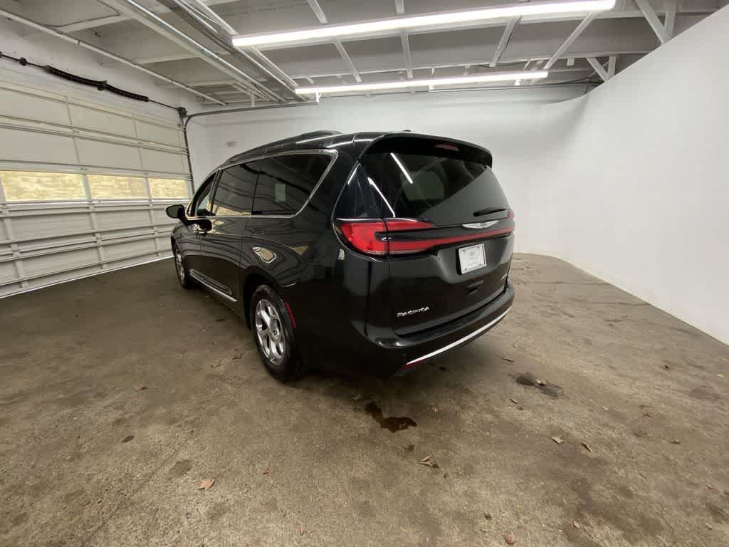 Used 2023 Chrysler Pacifica Limited FWD image 4