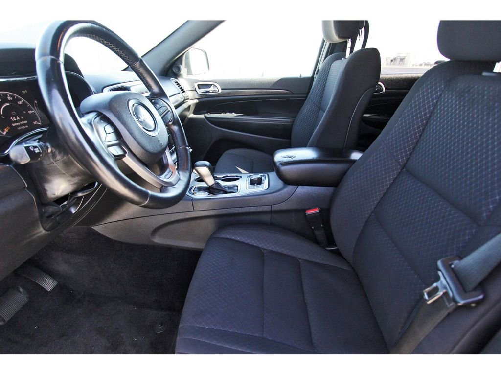 Used 2018 Jeep Grand Cherokee Laredo image 6