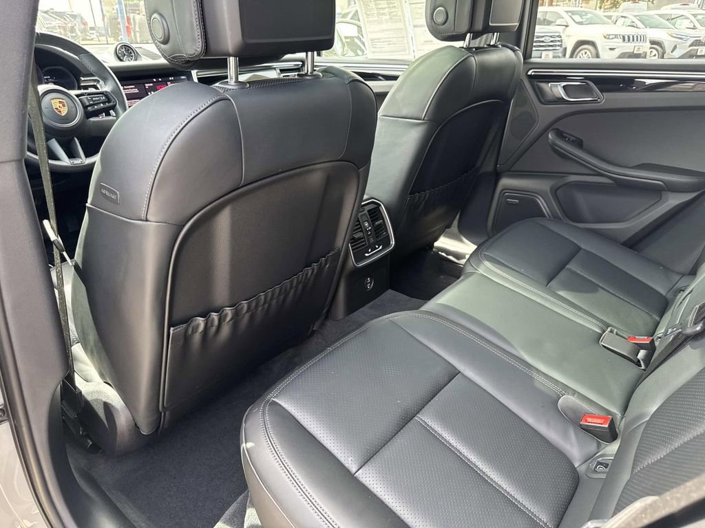 Used 2024 Porsche Macan AWD/4WD image 14