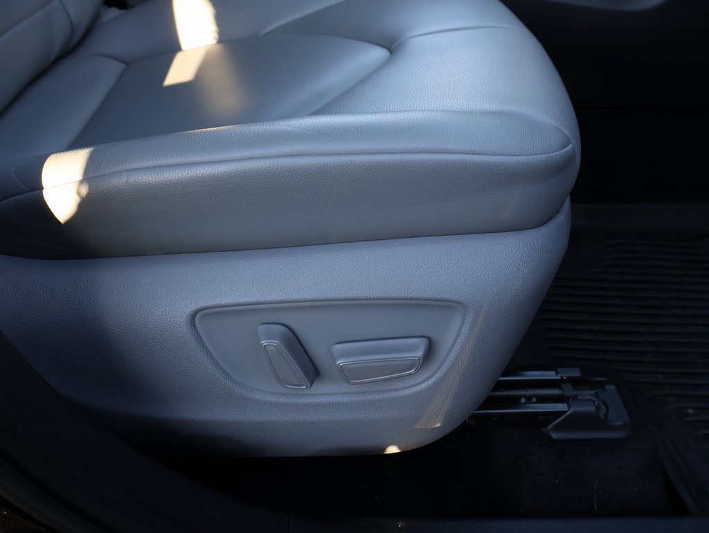 Used 2020 Toyota Highlander XLE image 9