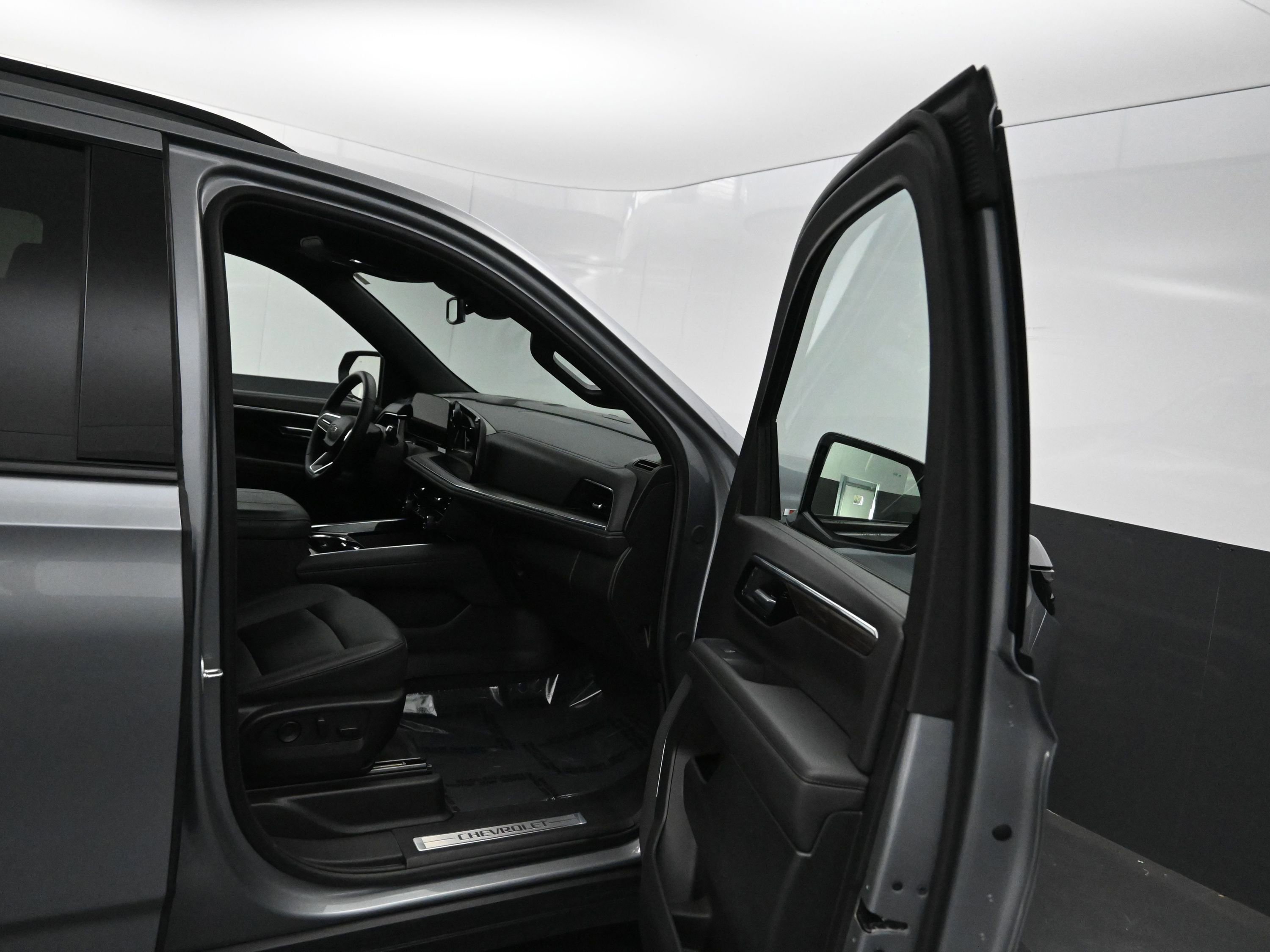 Certified 2025 Chevrolet Tahoe Z71 image 13