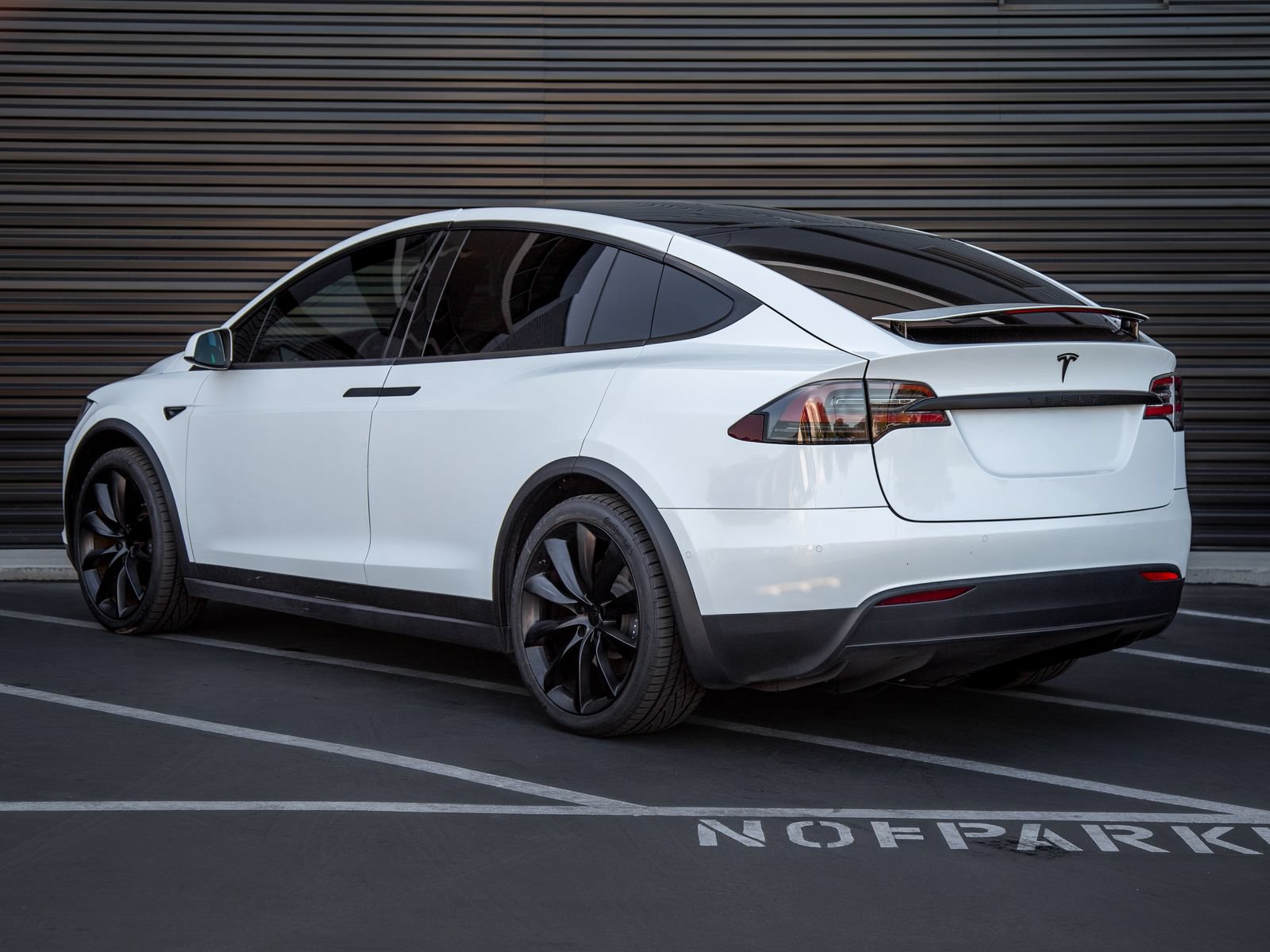 Used 2020 Tesla Model X Long Range AWD/4WD image 3