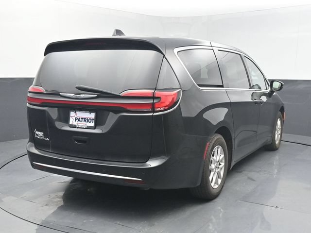 Used 2025 Chrysler Pacifica Select FWD image 6