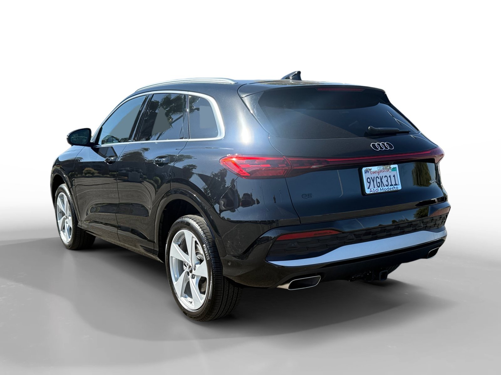 Certified 2025 Audi Q5 Premium AWD/4WD image 3