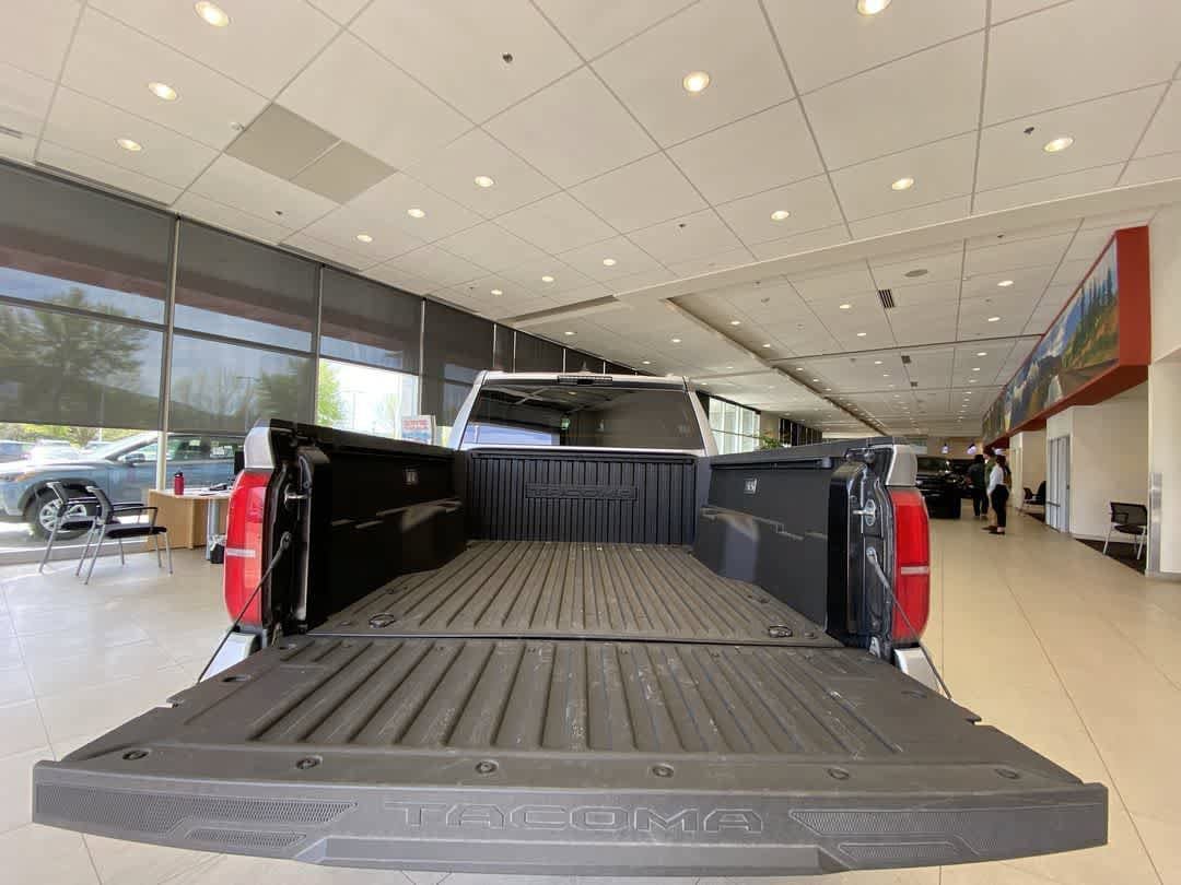 Certified 2025 Toyota Tacoma TRD Off-Road AWD/4WD image 24