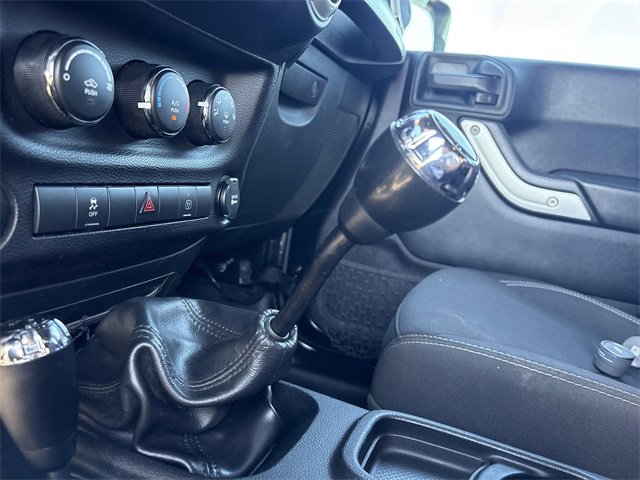 Used 2016 Jeep Wrangler Unlimited Sahara w/ Connectivity Group image 30