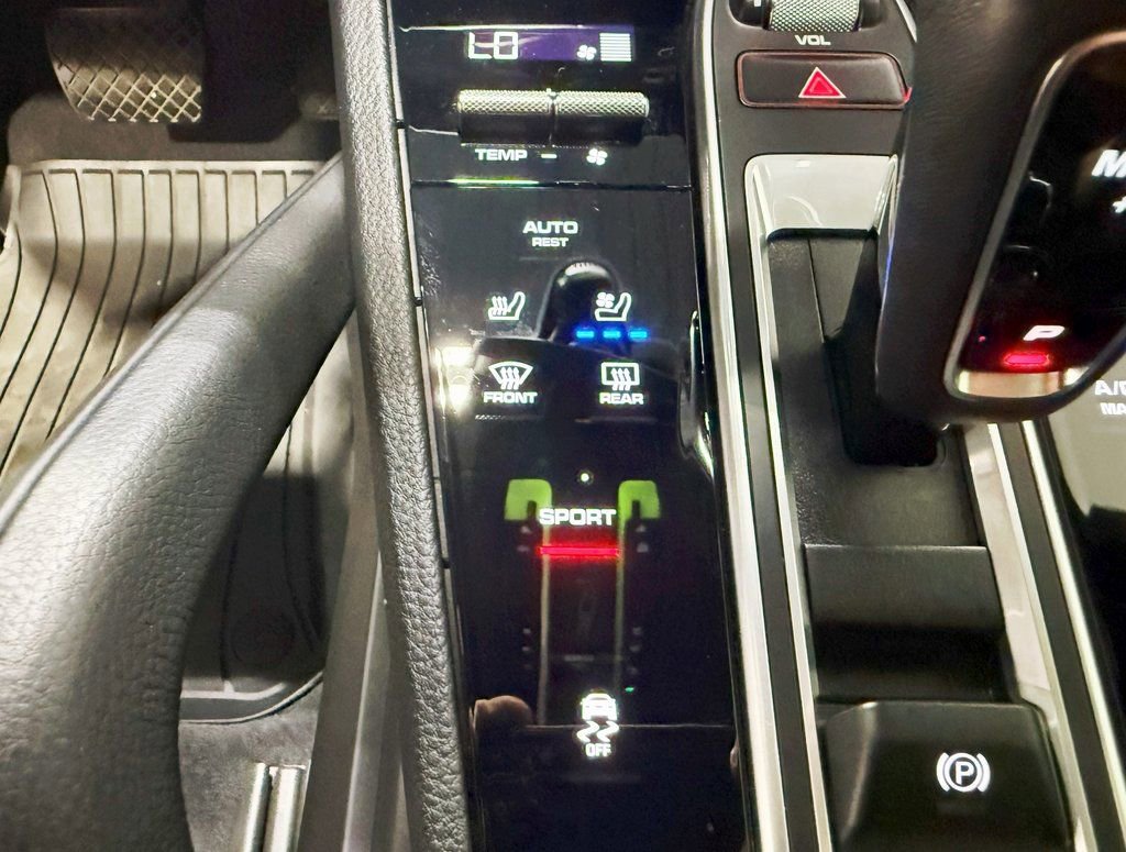 Used 2022 Porsche Cayenne Platinum Edition image 23