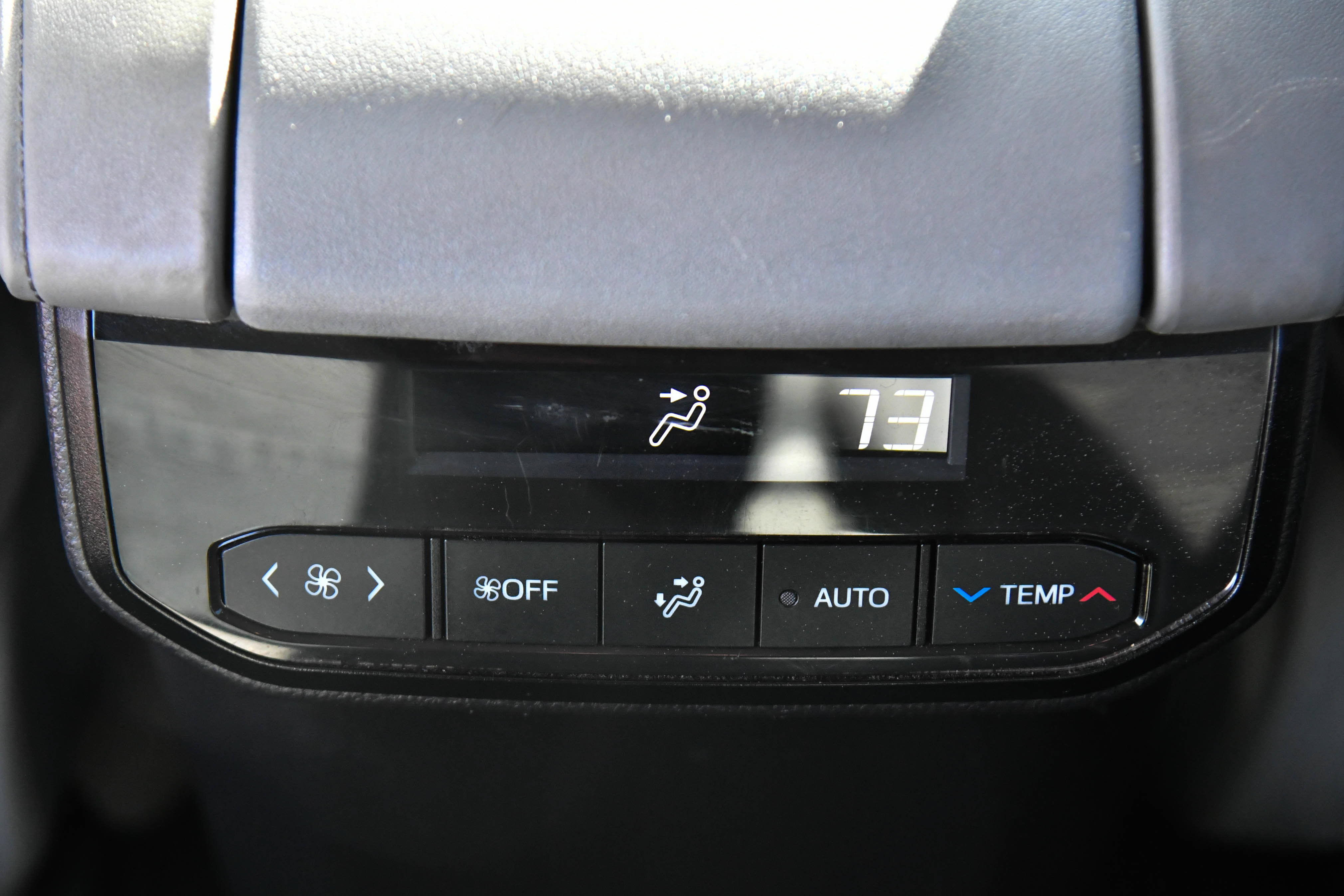 Used 2021 Toyota Highlander L FWD image 37