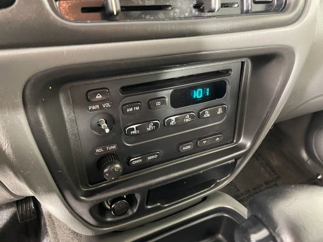 Used 2001 Chevrolet Tracker LT image 2