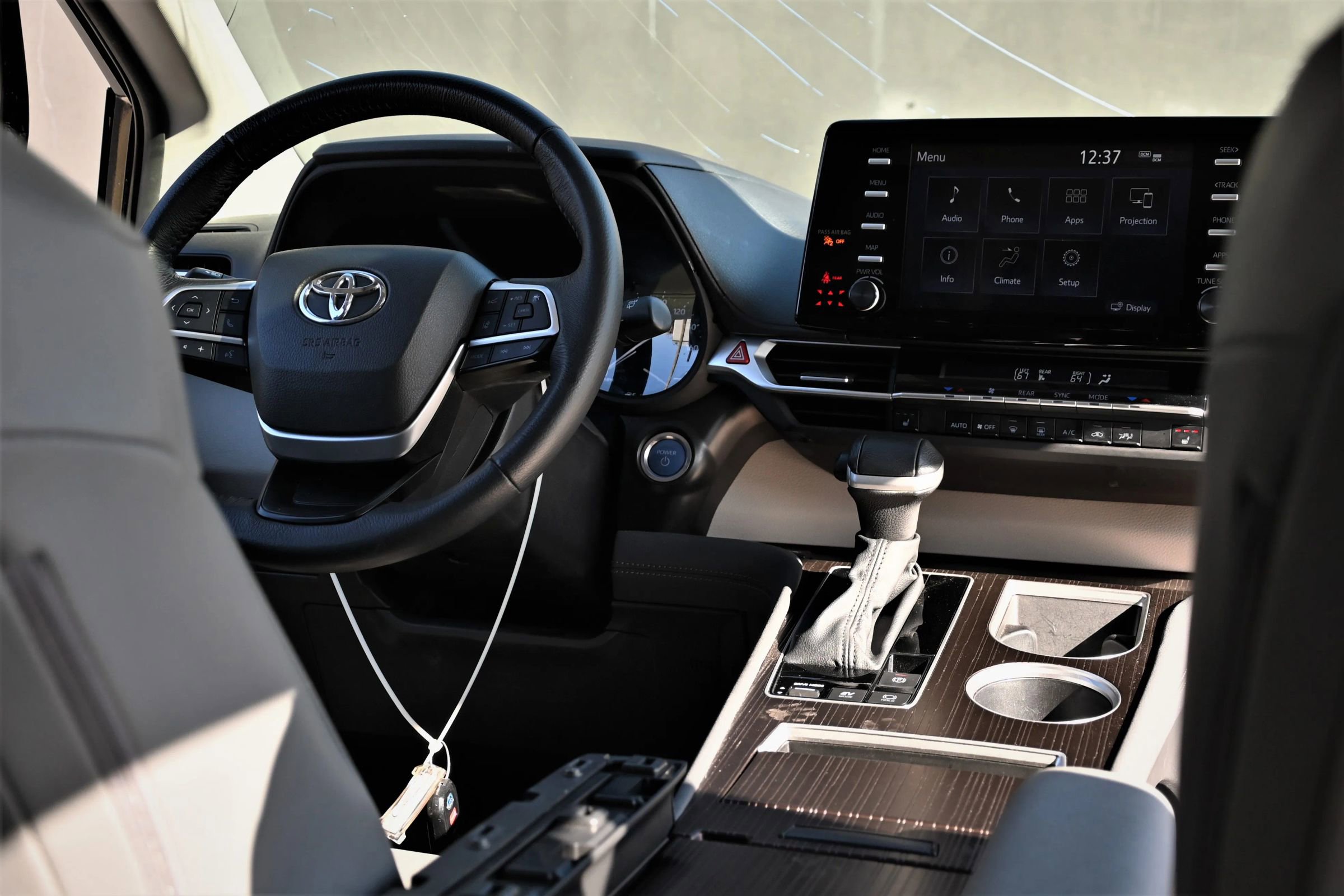 Used 2024 Toyota Sienna XLE image 12