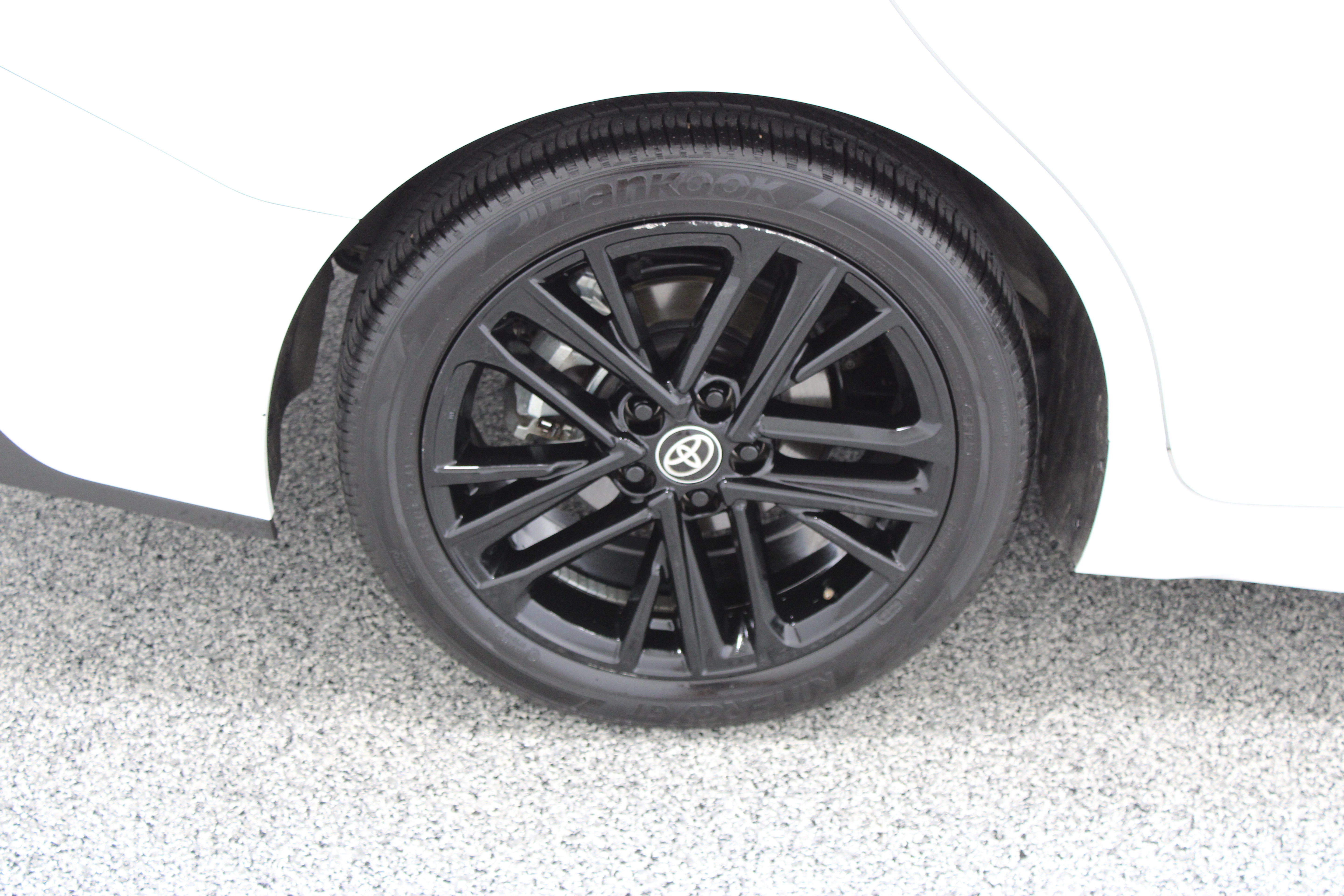 Used 2025 Toyota Camry SE FWD image 6