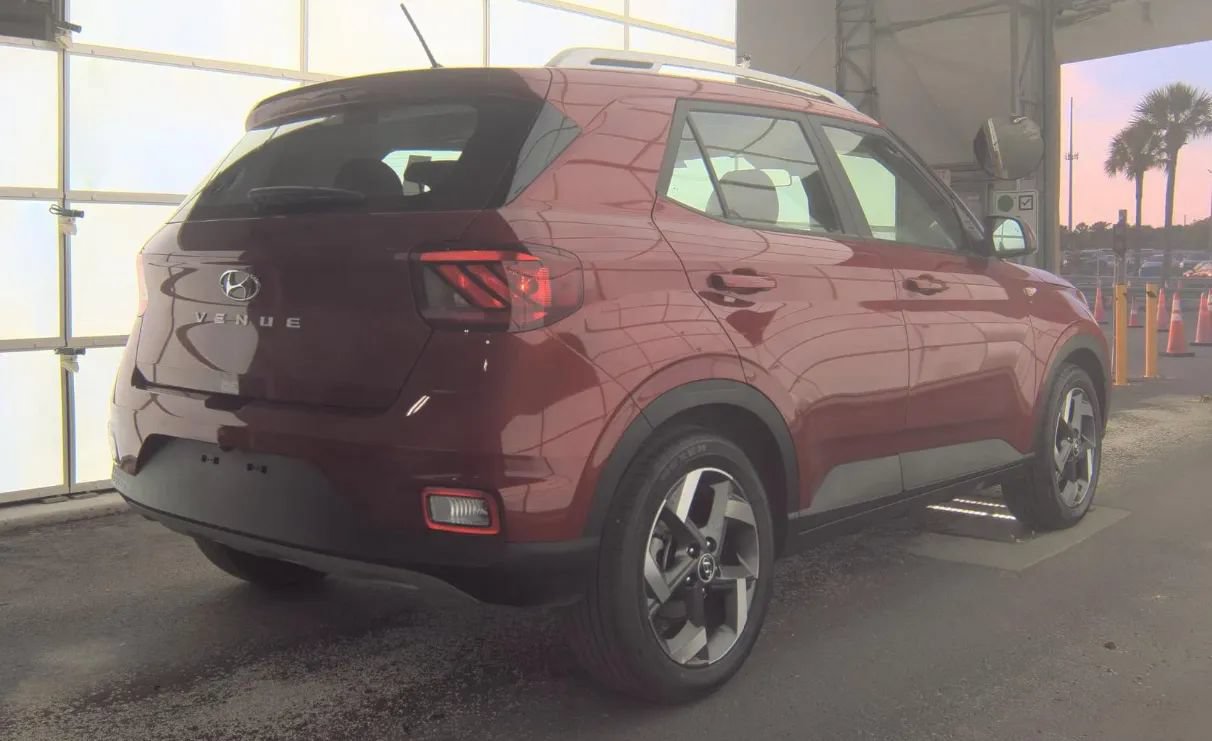 Used 2026 Hyundai Venue SEL FWD image 3