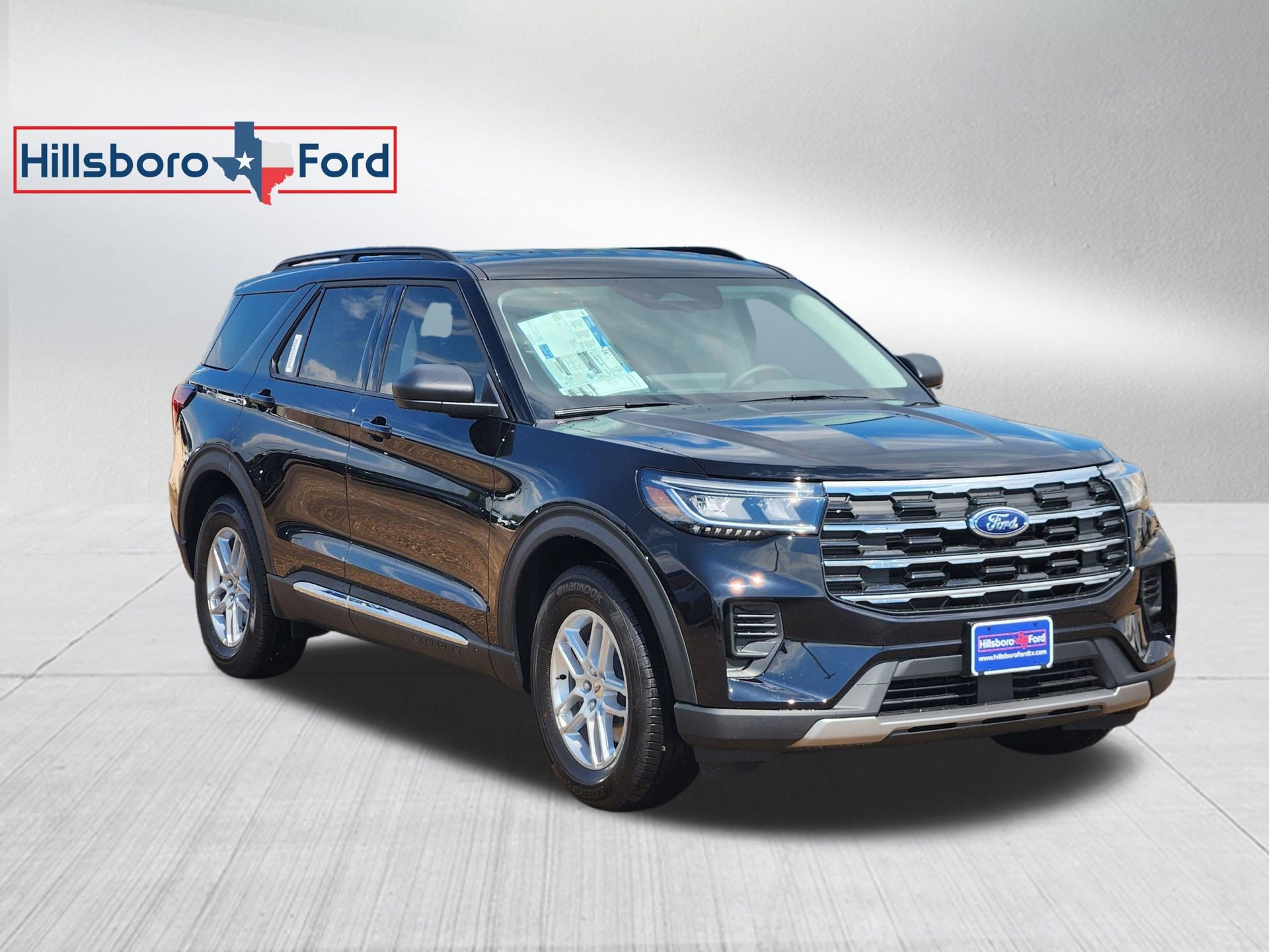 New 2025 Ford Explorer Active image 2