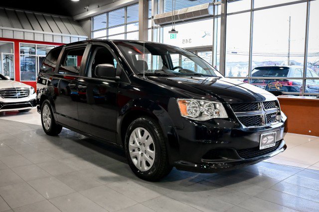 Used 2019 Dodge Grand Caravan SE w/ UConnect Hands-Free Group image 3