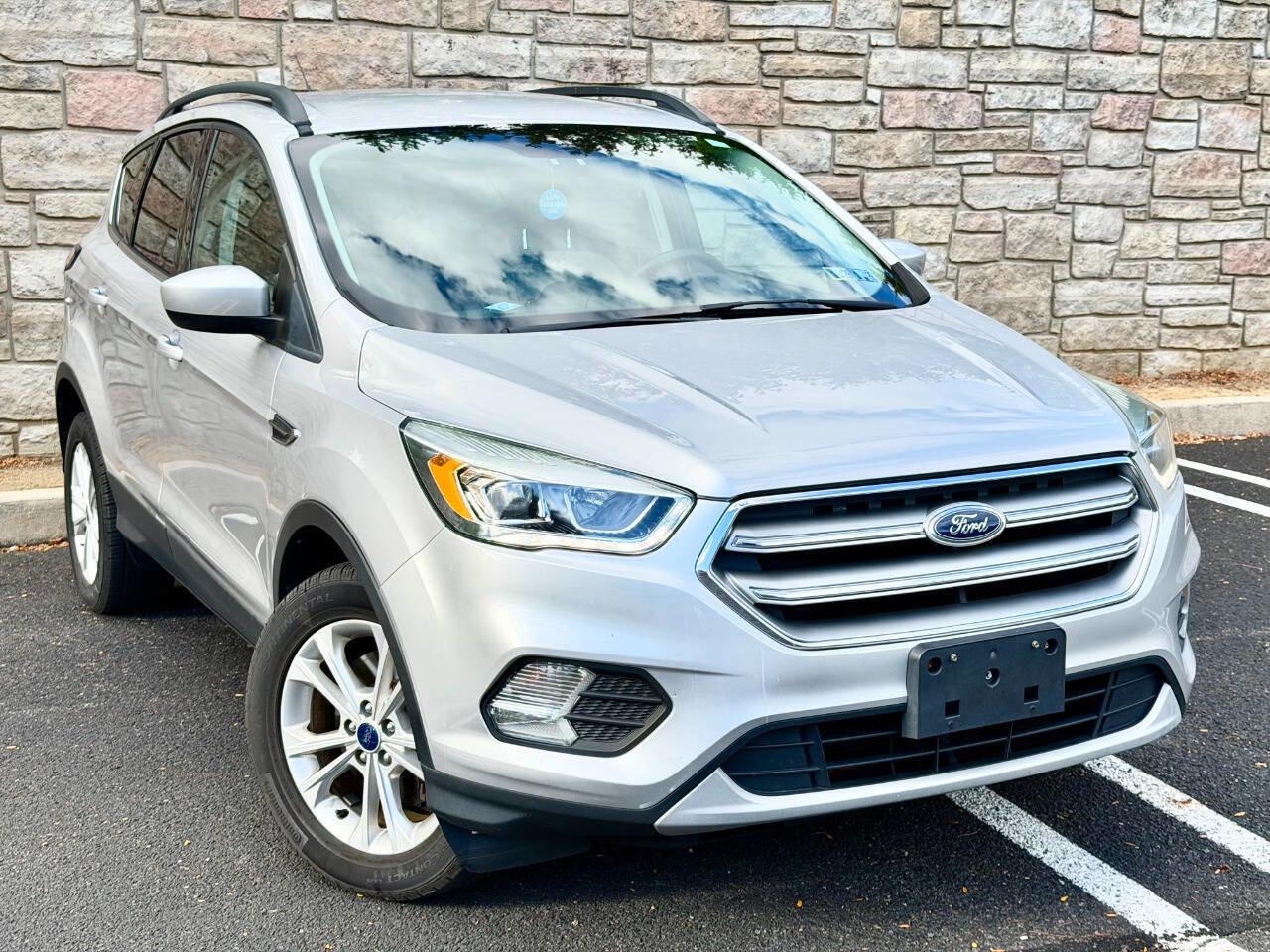 Used 2017 Ford Escape SE w/ SE Leather Comfort Package image 3