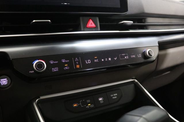 Used 2025 Kia Carnival FWD image 27