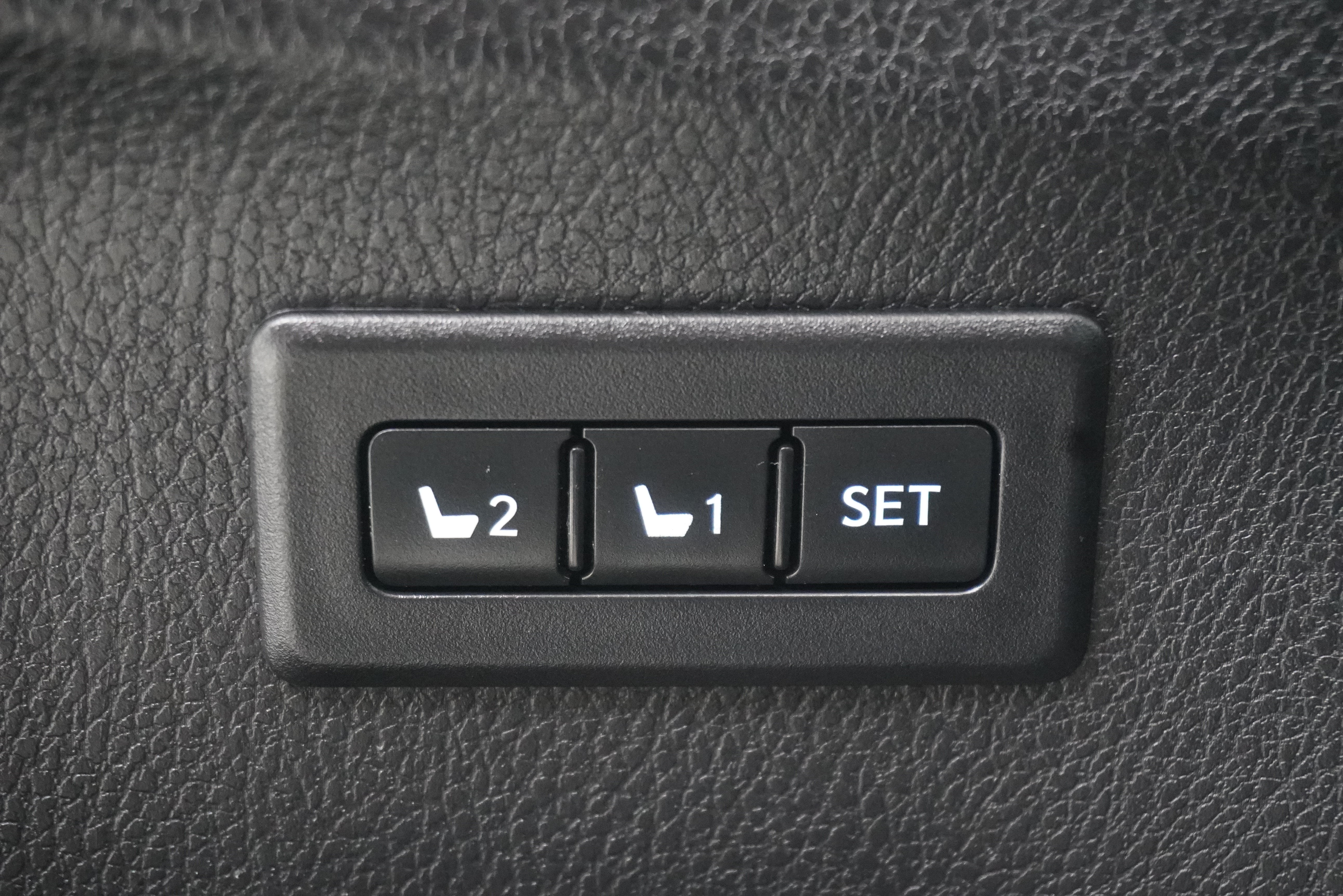 Used 2015 Toyota RAV4 Limited FWD image 14