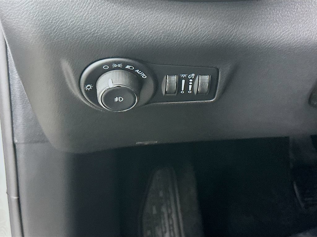 Certified 2025 Jeep Compass Limited AWD/4WD image 17