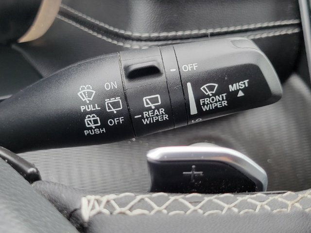 Used 2025 Jeep Grand Cherokee Laredo AWD/4WD image 15