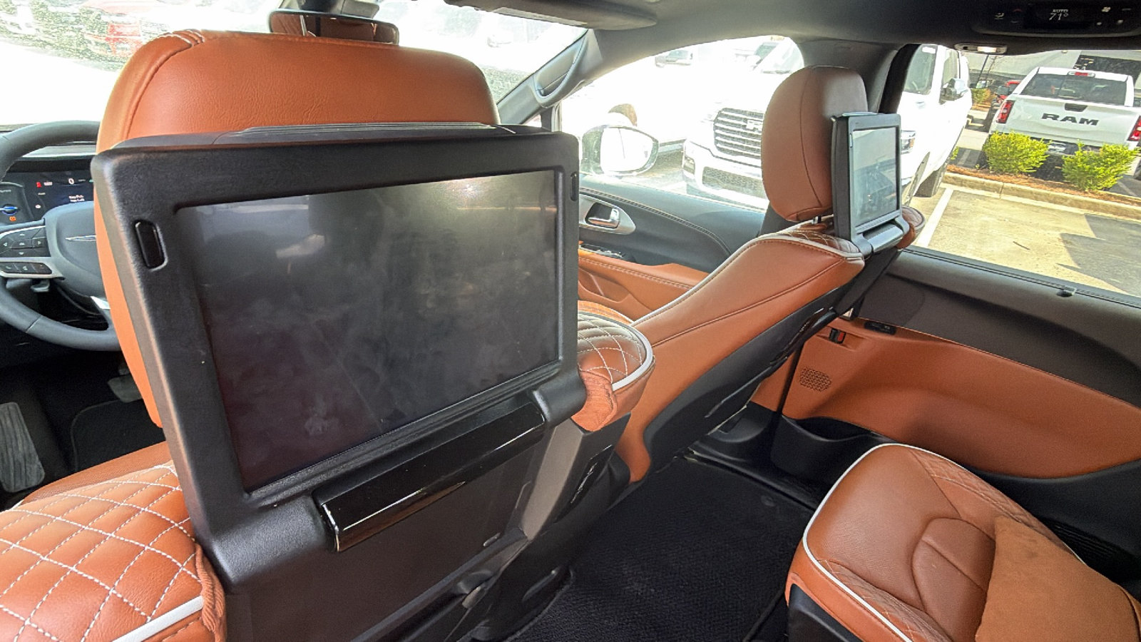Used 2025 Chrysler Pacifica Pinnacle FWD image 25