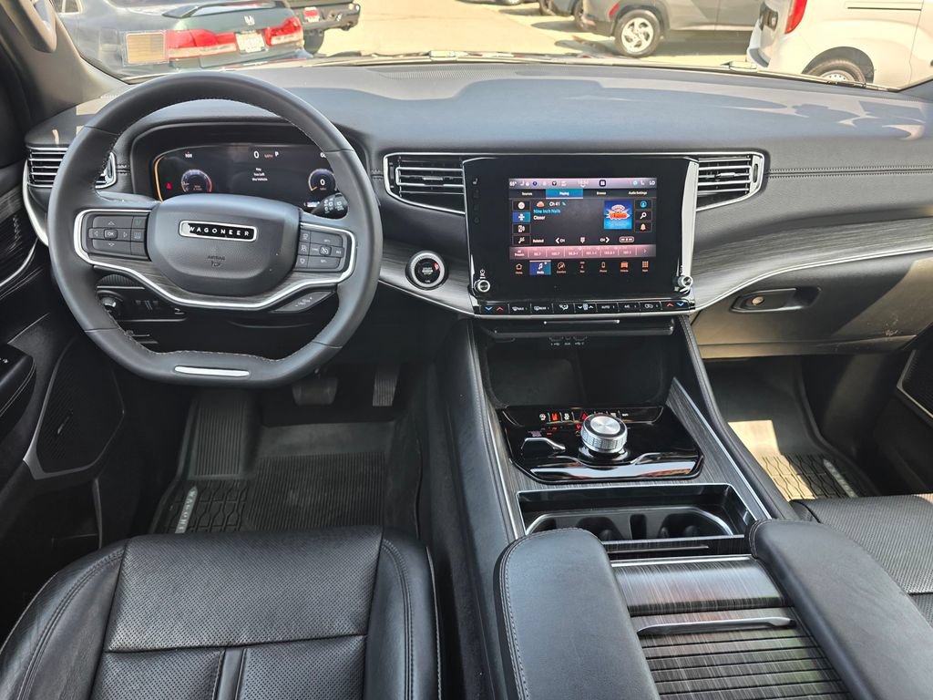 Used 2024 Jeep Wagoneer L Series II w/ Flexible Seating Group AWD/4WD image 18