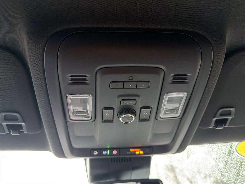 Used 2024 GMC Yukon SLT w/ SLT Luxury Package RWD image 36