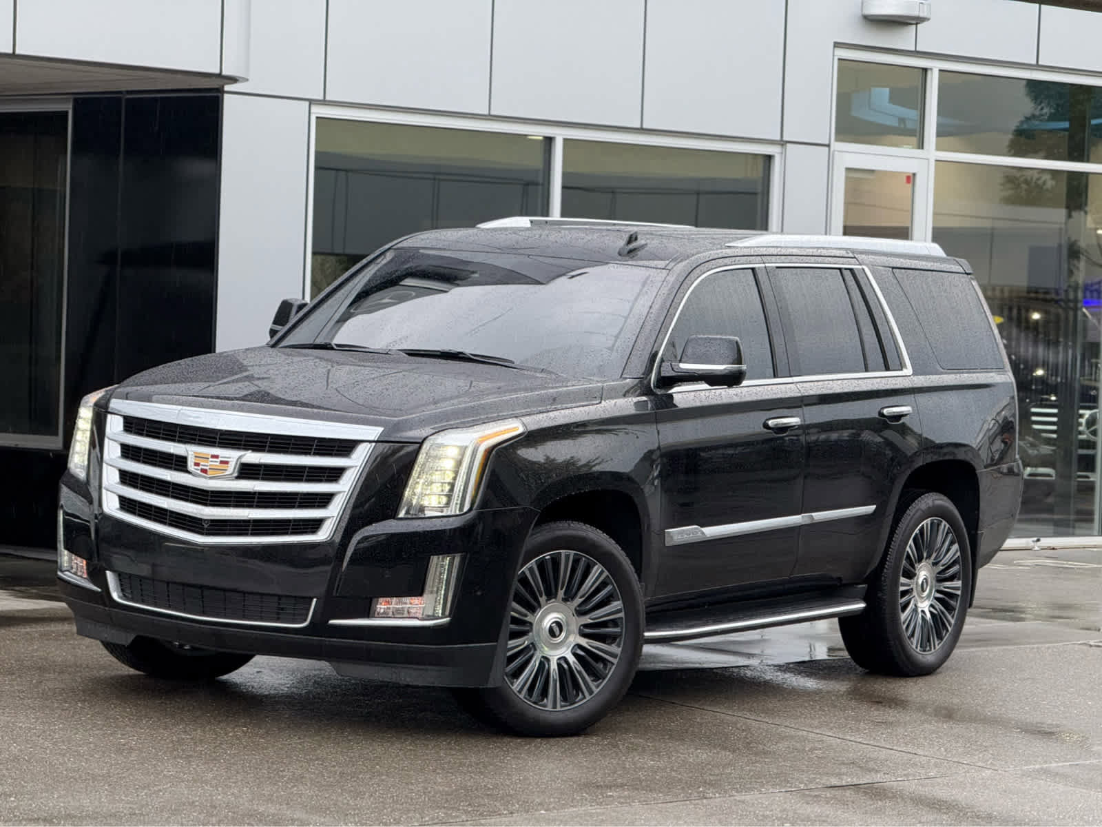 Used 2020 Cadillac Escalade Luxury image 2