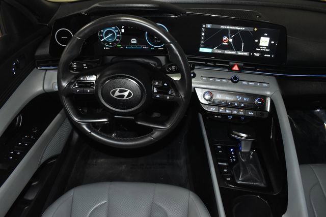 Used 2025 Hyundai Elantra Limited image 15