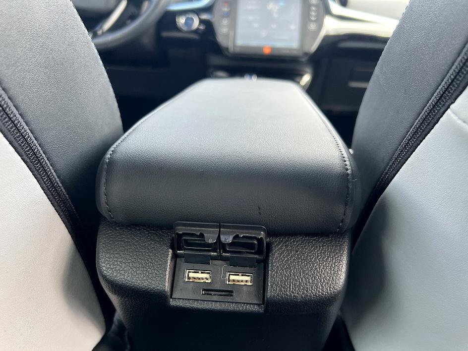 Used 2022 Toyota Prius Limited image 29