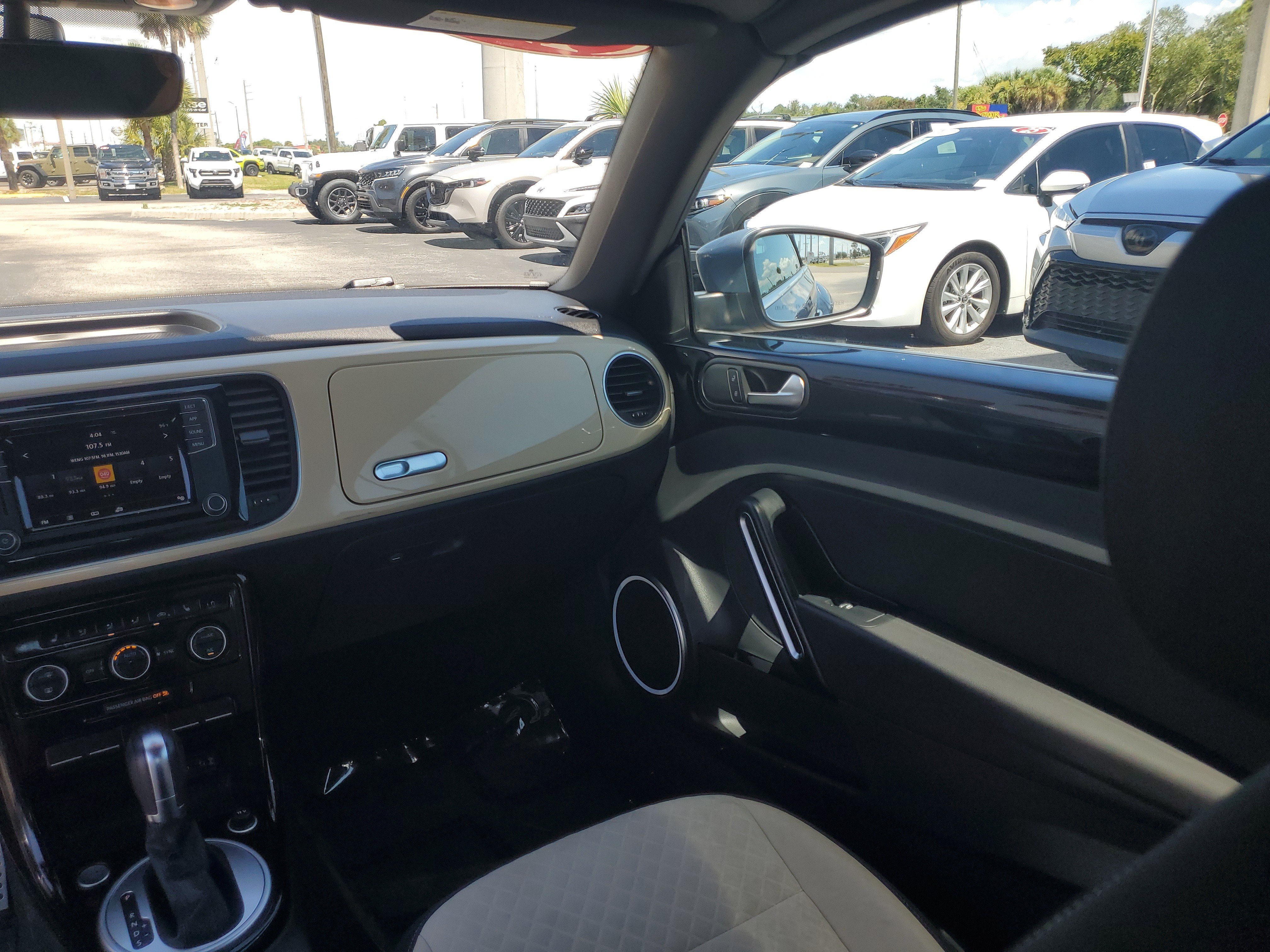Used 2019 Volkswagen Beetle 2.0T SE FWD image 15