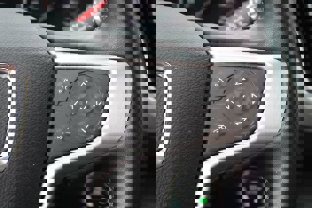 Used 2023 GMC Terrain SLT w/ Tech Package image 13