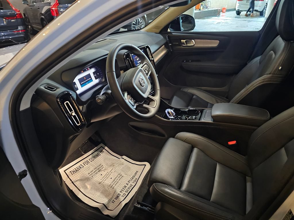 Certified 2025 Volvo XC40 B5 Ultra AWD/4WD image 15