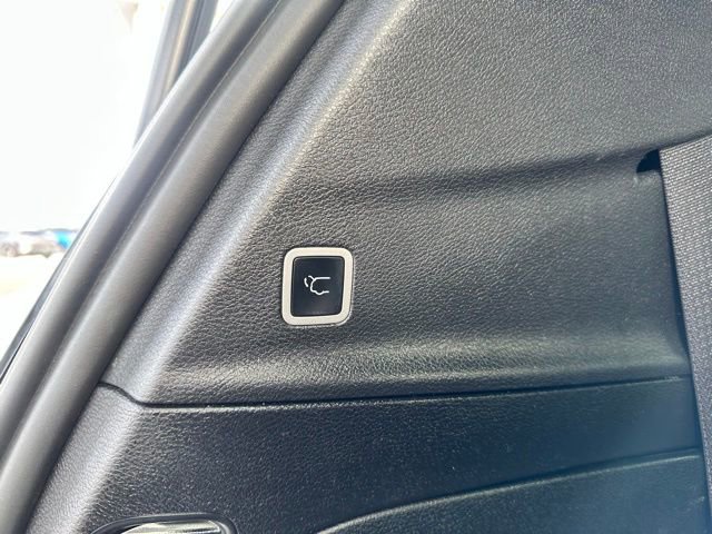 Used 2025 Chrysler Pacifica Limited FWD image 8
