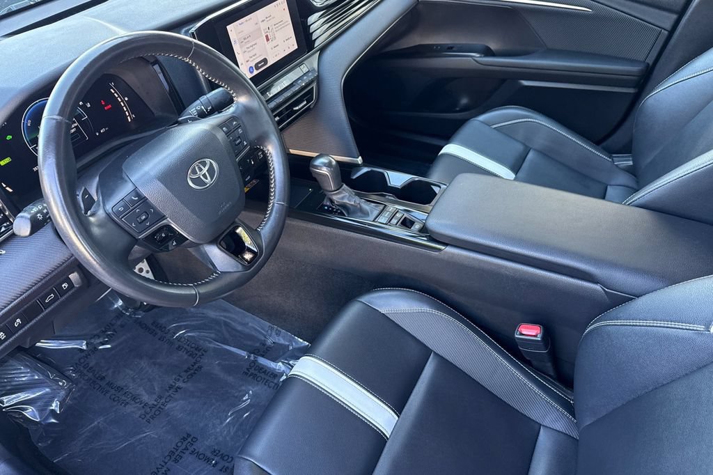 Used 2025 Toyota Camry SE FWD image 10