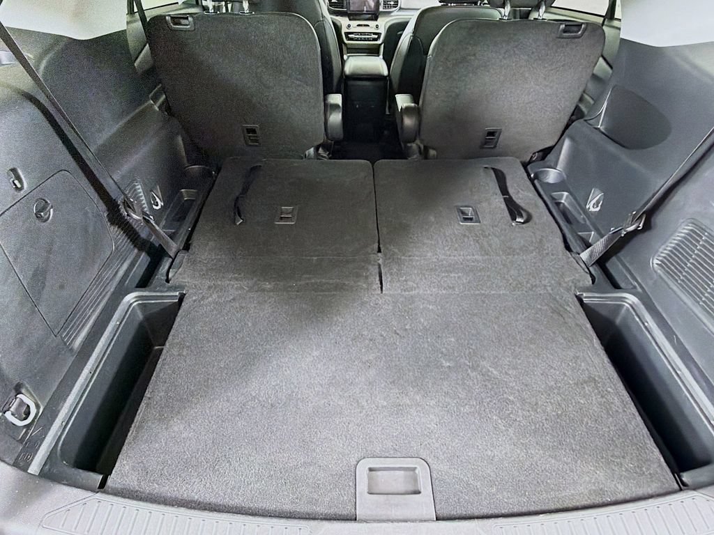 Used 2024 Ford Explorer XLT w/ Equipment Group 202A AWD/4WD image 18
