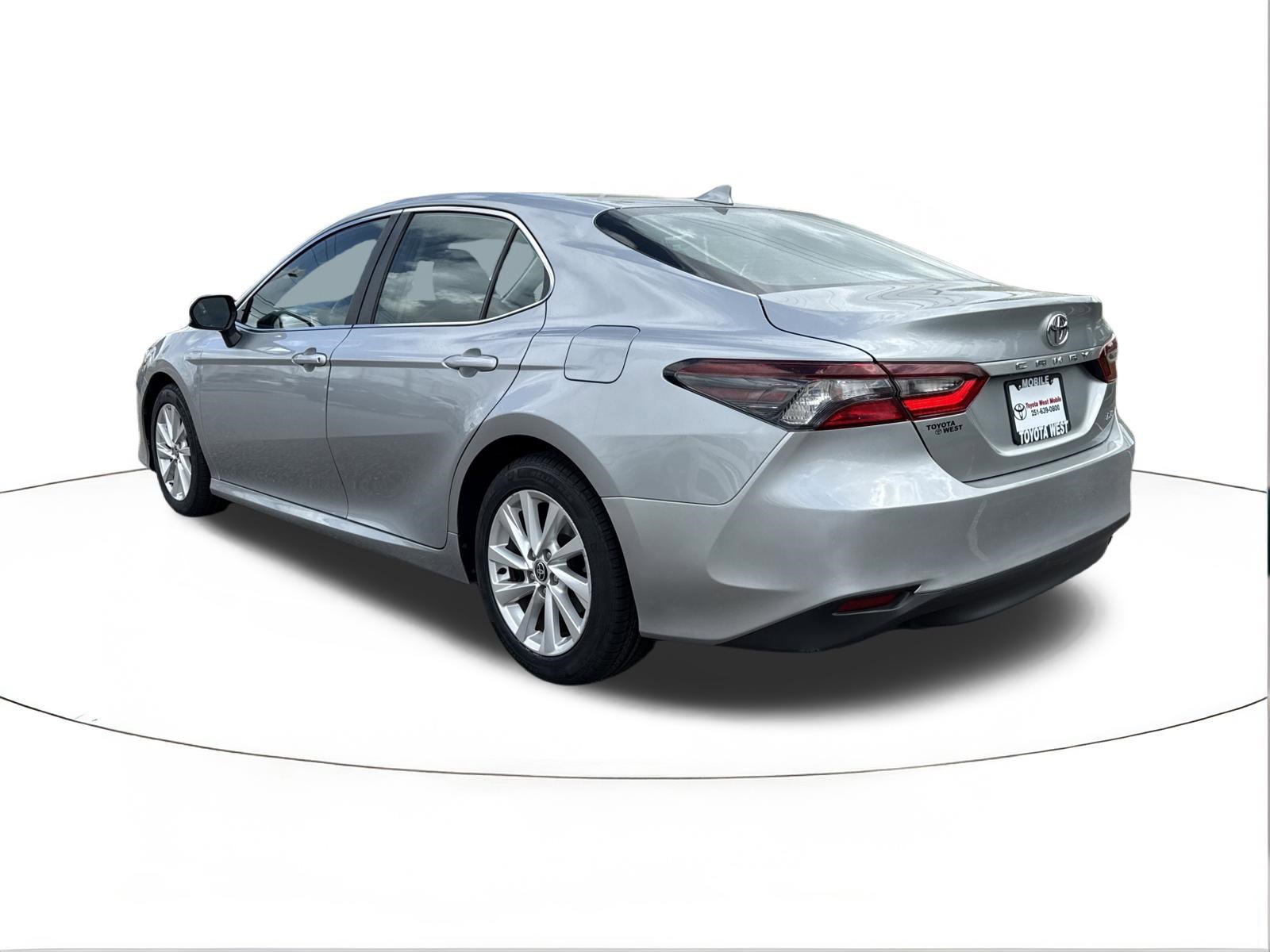 Used 2024 Toyota Camry LE FWD image 5