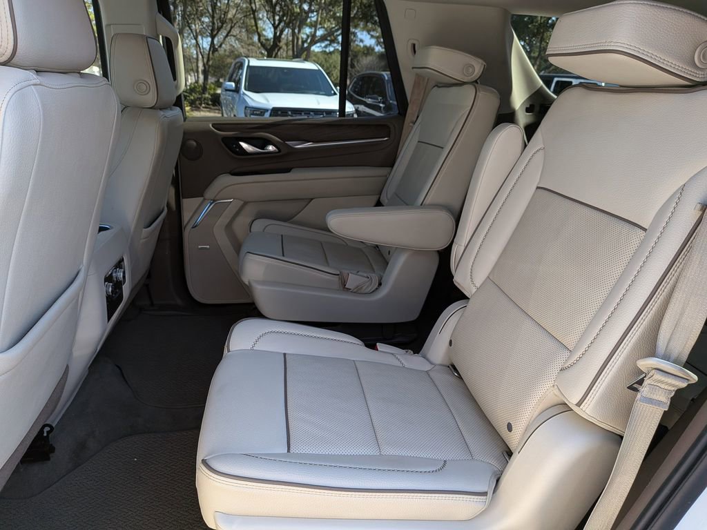 Used 2021 GMC Yukon Denali w/ Denali Premium Package image 13