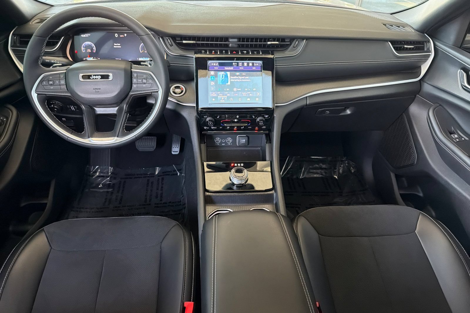 Used 2024 Jeep Grand Cherokee L Altitude AWD/4WD image 15