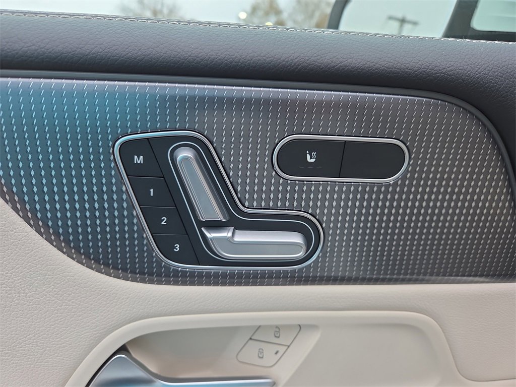 Used 2022 Mercedes-Benz GLB 250 image 11