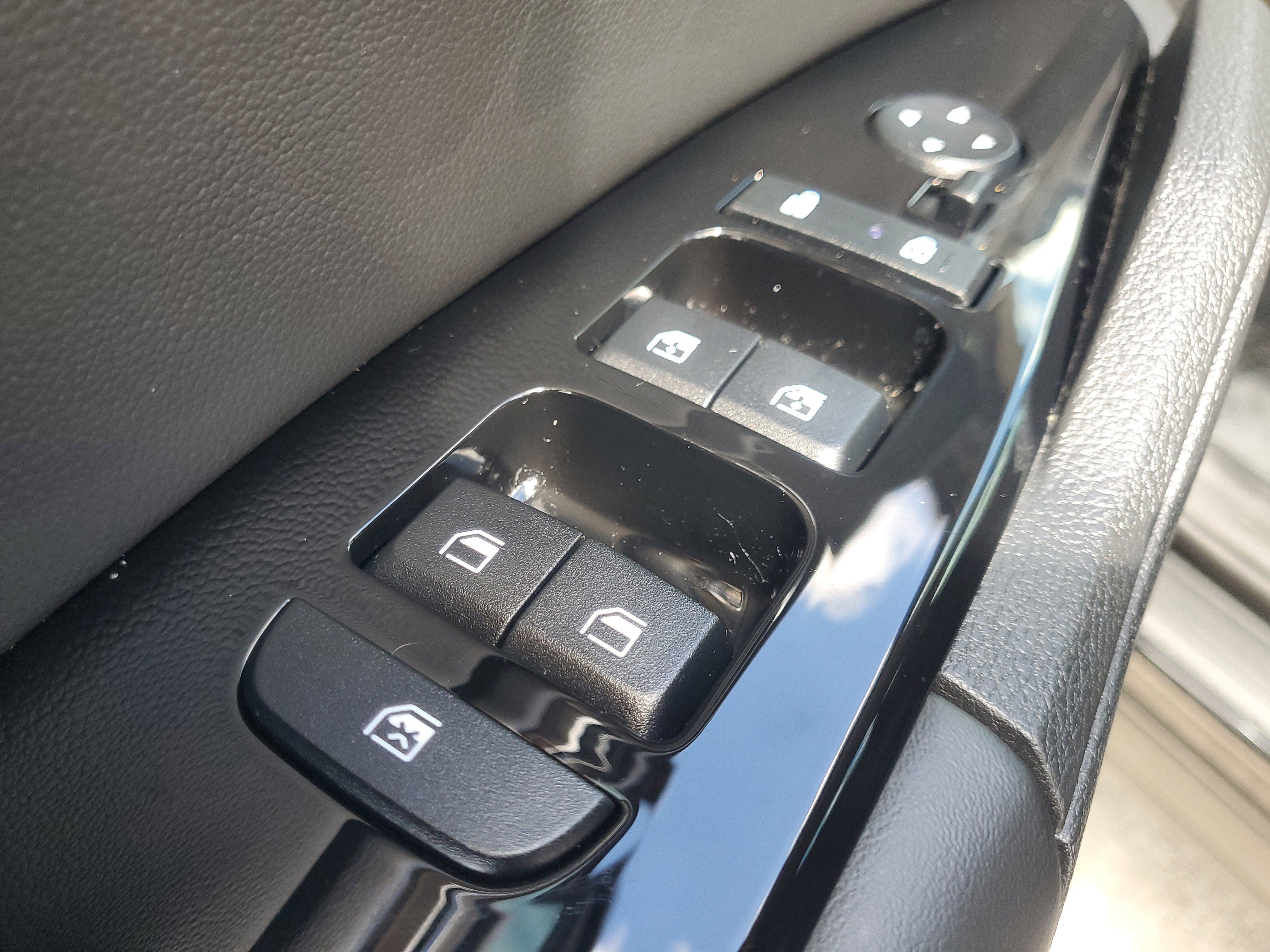 Used 2024 Kia Sportage EX image 19