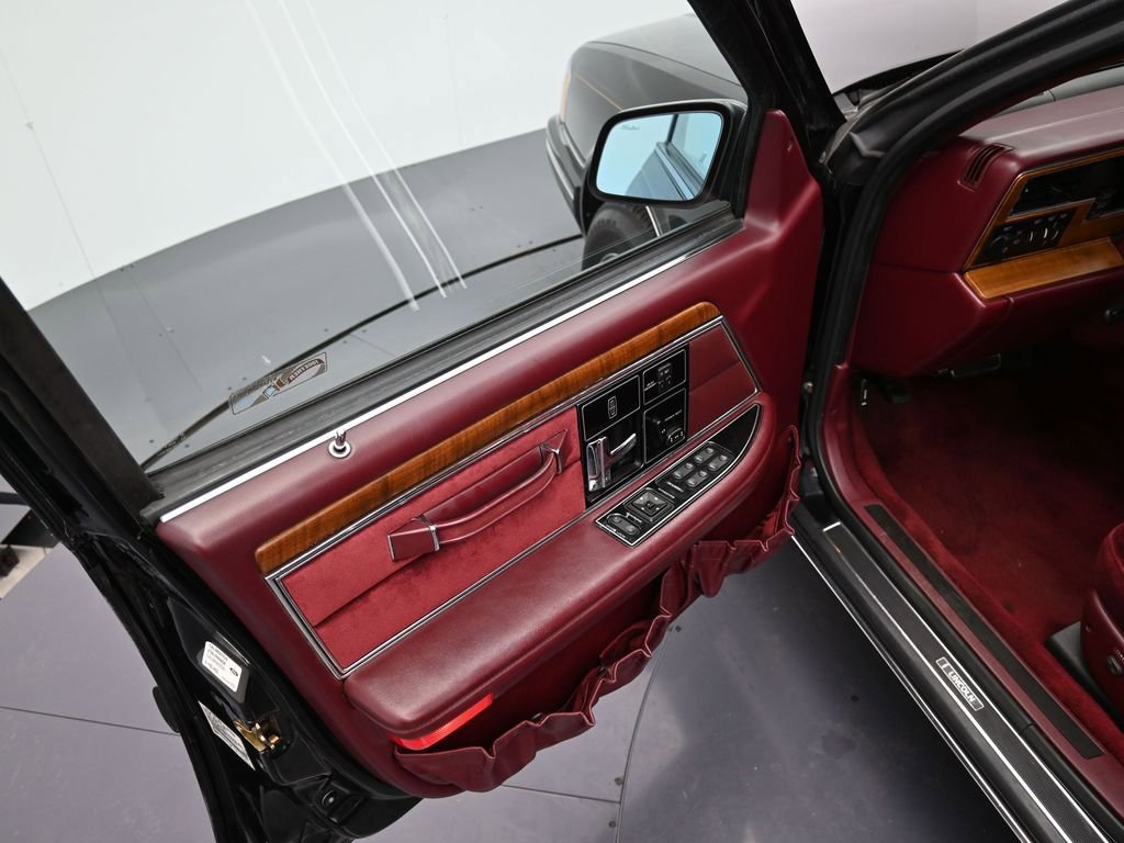 Used 1990 Lincoln Continental Signature image 9