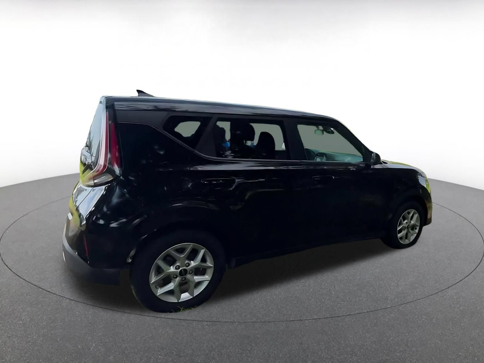 Used 2025 Kia Soul LX w/ LX Technology Package FWD image 13