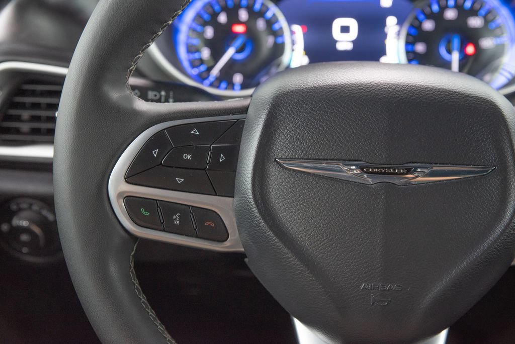 Used 2025 Chrysler Pacifica Select FWD image 23