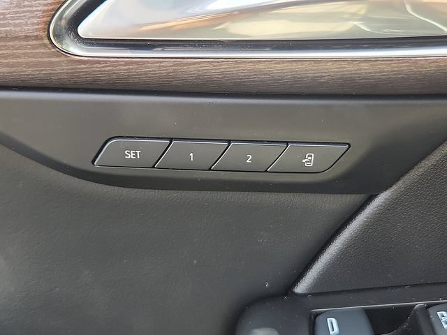 Used 2023 Buick Envision Avenir AWD/4WD image 18
