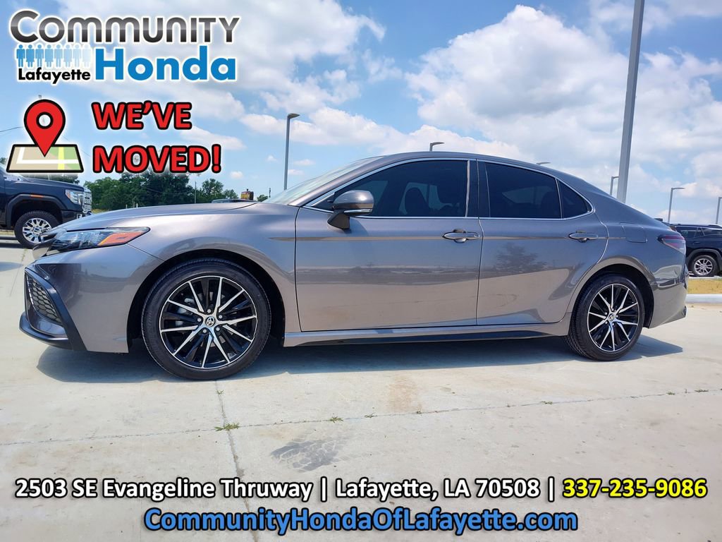 Used 2022 Toyota Camry SE FWD image 3