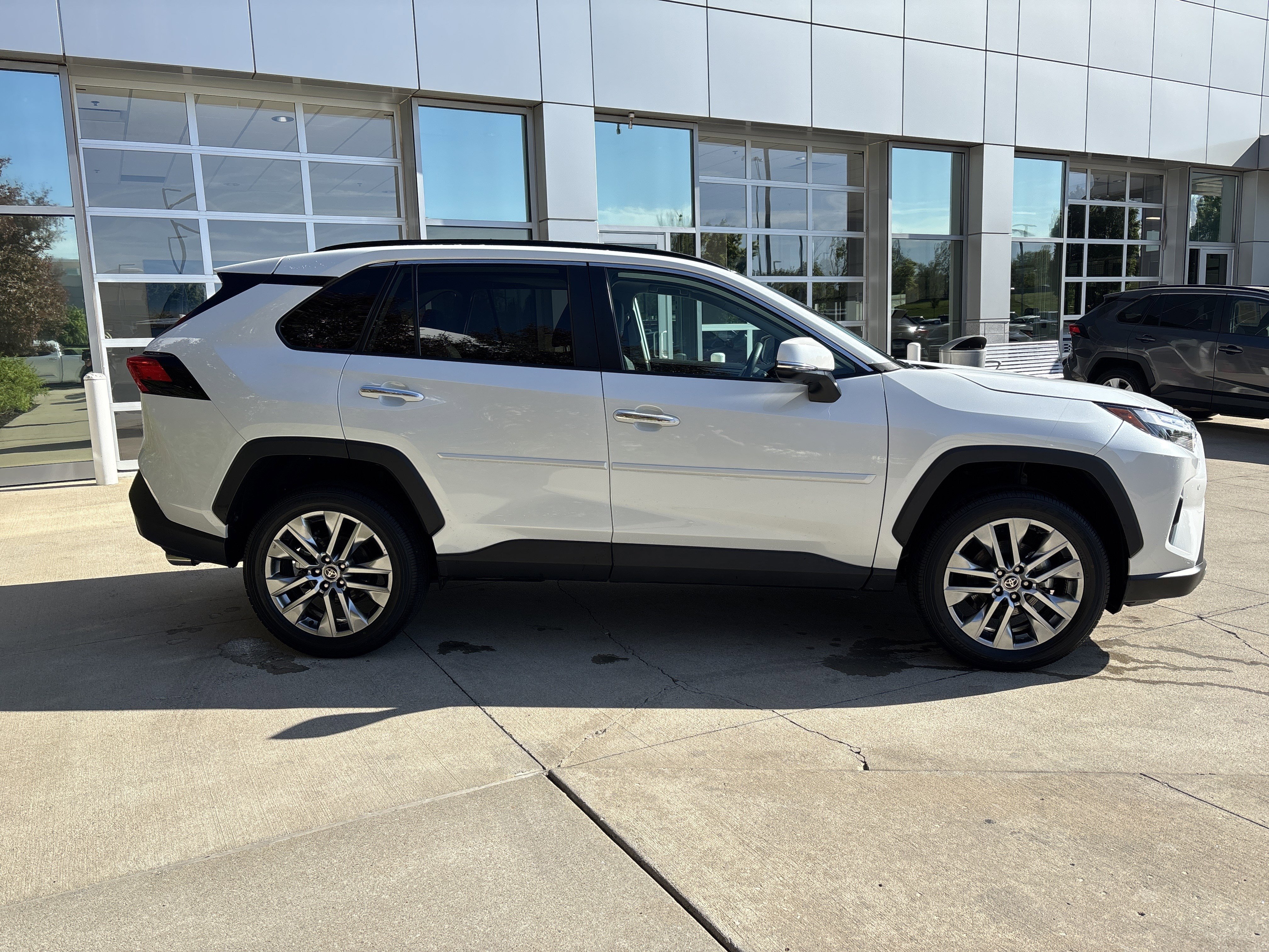 Used 2024 Toyota RAV4 Limited w/ Advanced Technology Package AWD/4WD image 10
