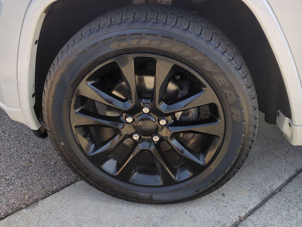 Used 2017 Jeep Grand Cherokee Altitude image 10